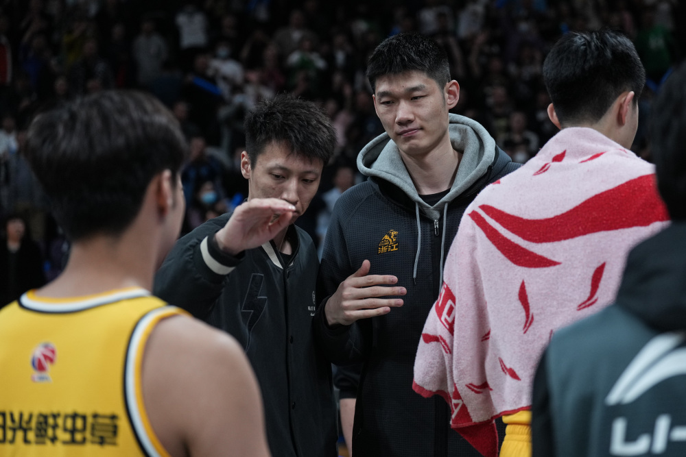  赛前CBA季后赛传出新动向，辽宁本钢完成体检，管理层表态：压力陡增，更衣室氛围转暖